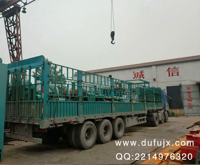 830噸液壓磚機(jī)發(fā)貨現(xiàn)場(chǎng)