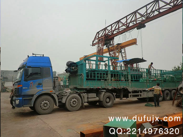 830噸液壓磚機(jī)發(fā)貨現(xiàn)場(chǎng)