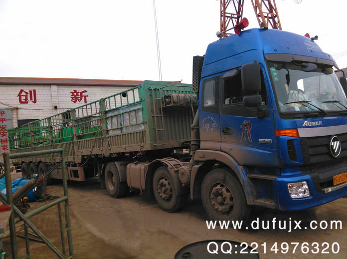 830噸液壓磚機(jī)發(fā)貨現(xiàn)場(chǎng)